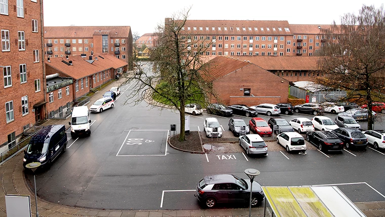 Oversigt over eksisterende bygninger fra Indgang C, Østervangsvej 54.