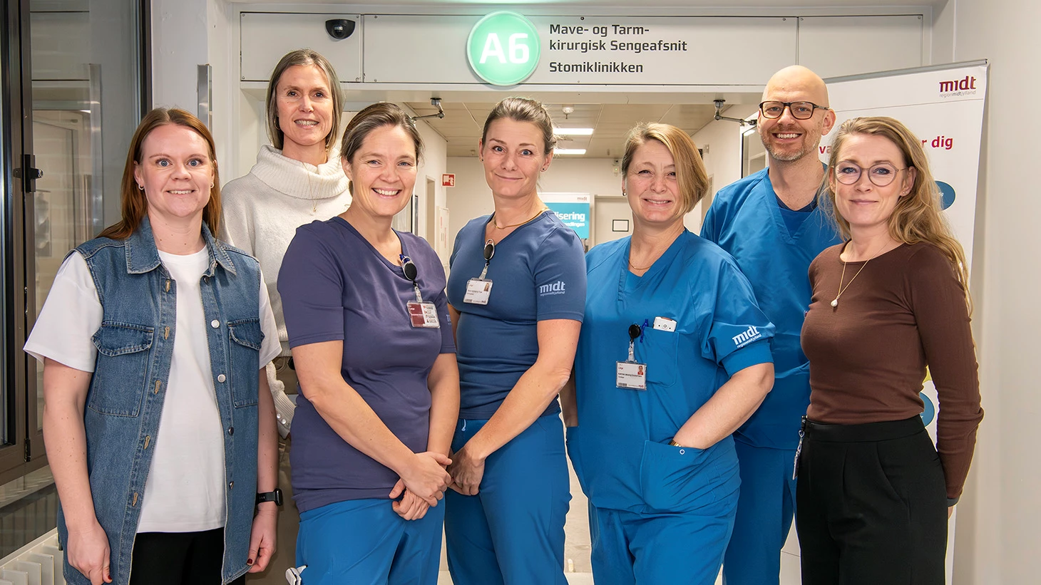 Gruppebillede af medarbejdere og ledere tilknyttet universitetsklinikken